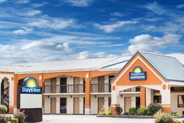Days Inn by Wyndham Athens image 1