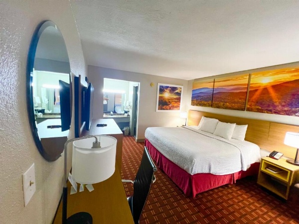 Days Inn by Wyndham Athens image 15