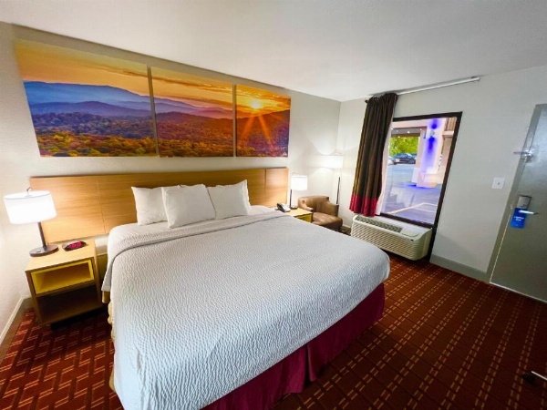 Days Inn by Wyndham Athens image 16