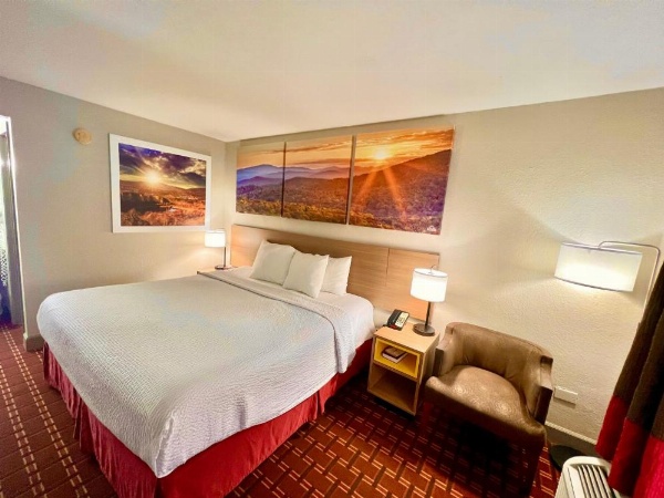 Days Inn by Wyndham Athens image 17