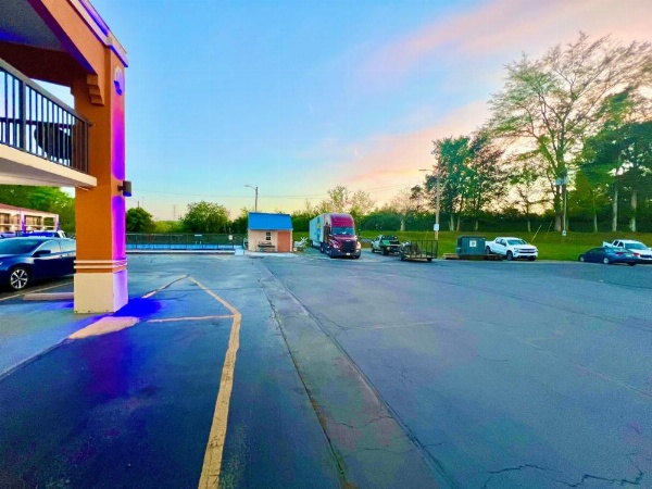 Days Inn by Wyndham Athens image 19