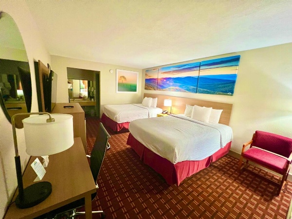 Days Inn by Wyndham Athens image 5