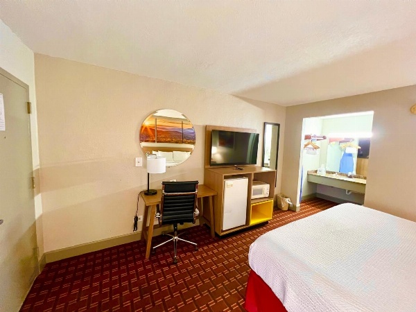 Days Inn by Wyndham Athens image 6