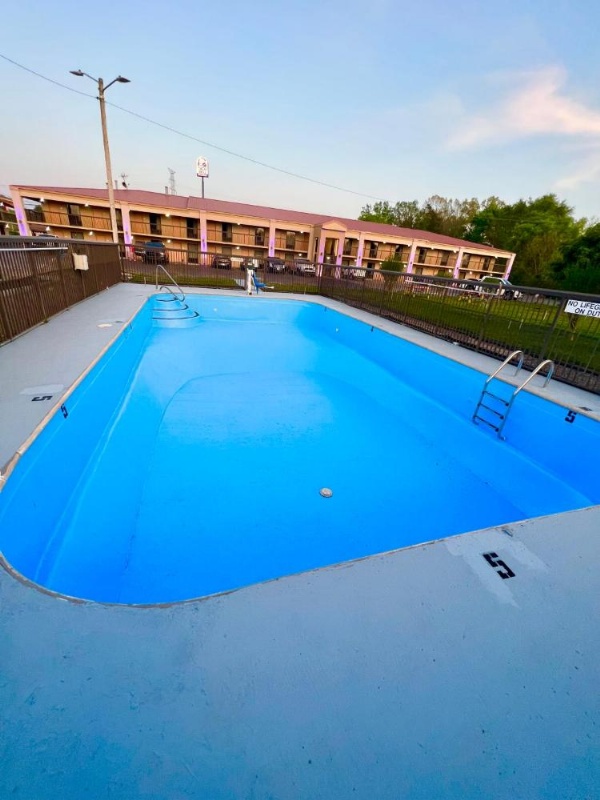 Days Inn by Wyndham Athens image 9